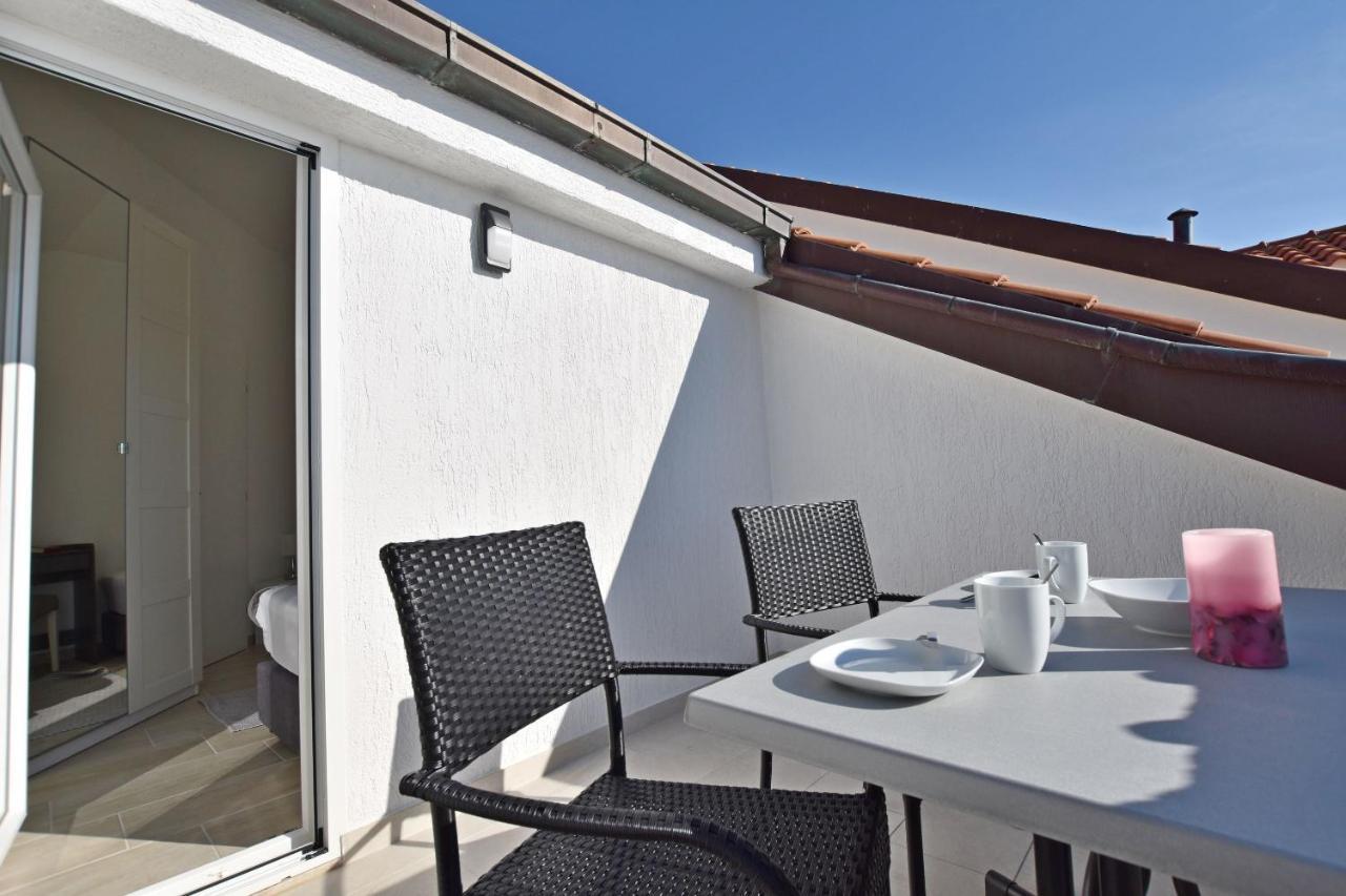 Apartments Danolic Pisak Buitenkant foto