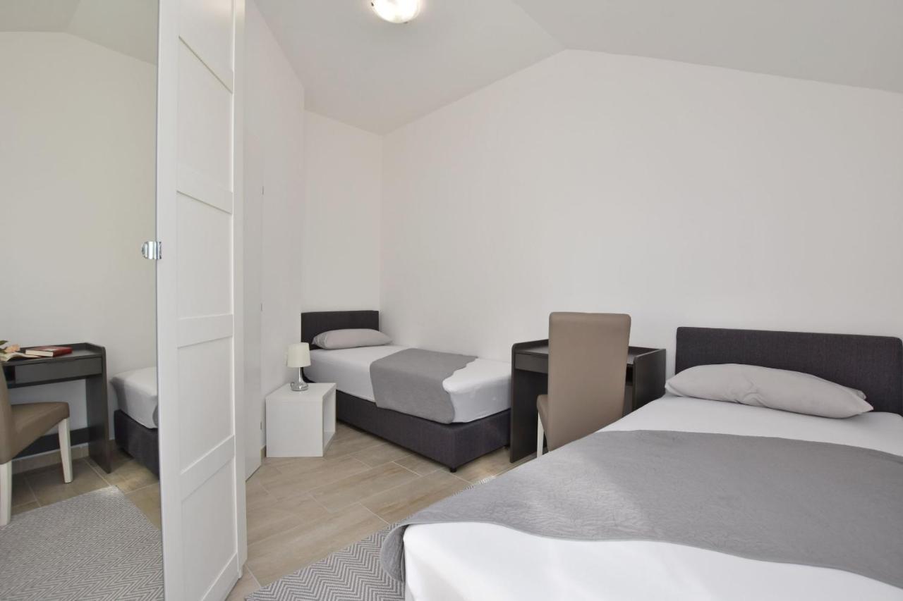 Apartments Danolic Pisak Buitenkant foto