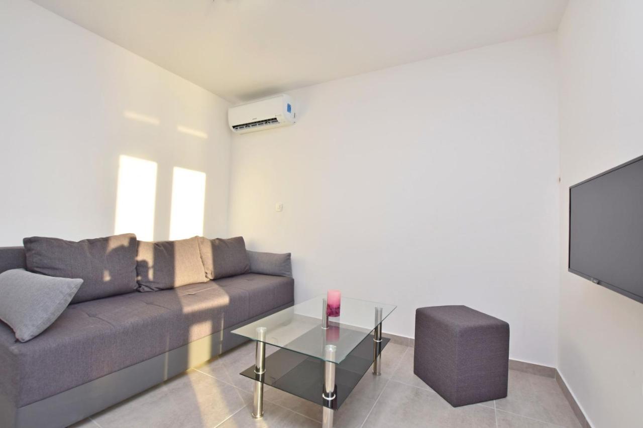 Apartments Danolic Pisak Buitenkant foto