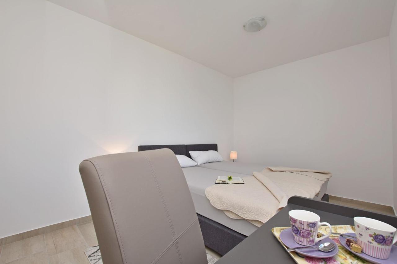 Apartments Danolic Pisak Buitenkant foto