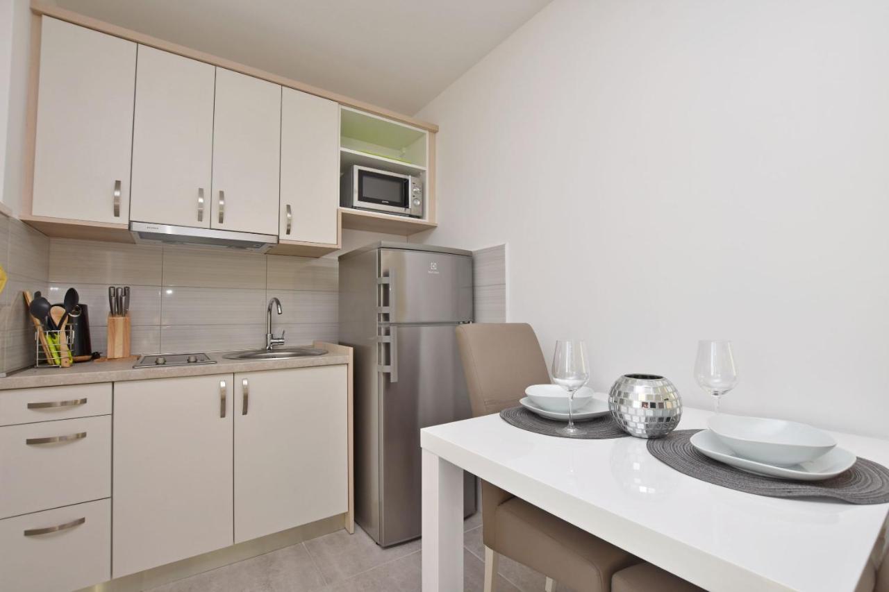 Apartments Danolic Pisak Buitenkant foto