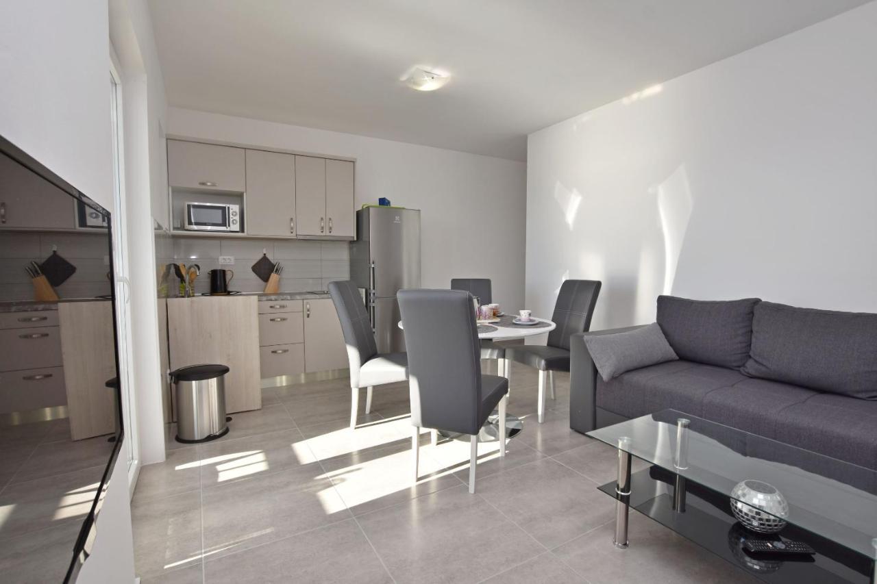 Apartments Danolic Pisak Buitenkant foto