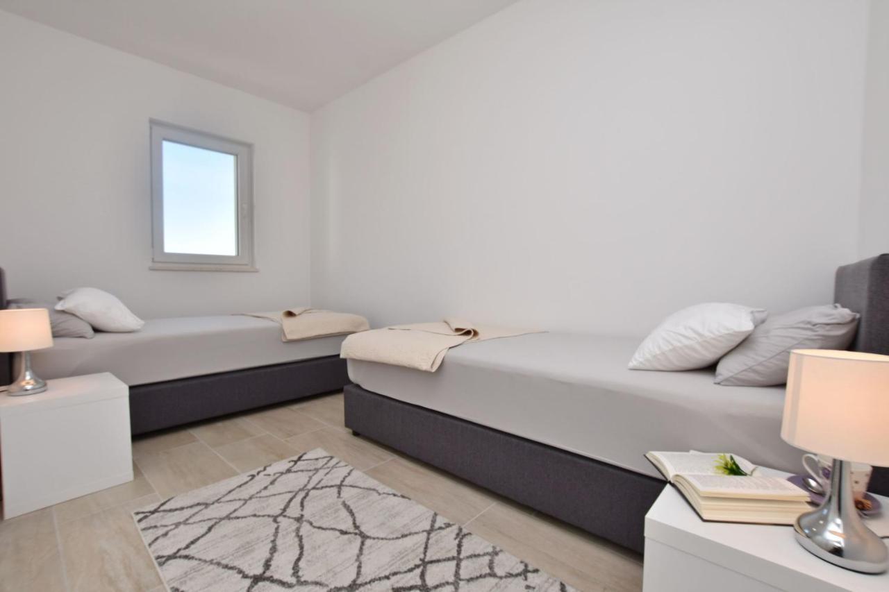 Apartments Danolic Pisak Buitenkant foto