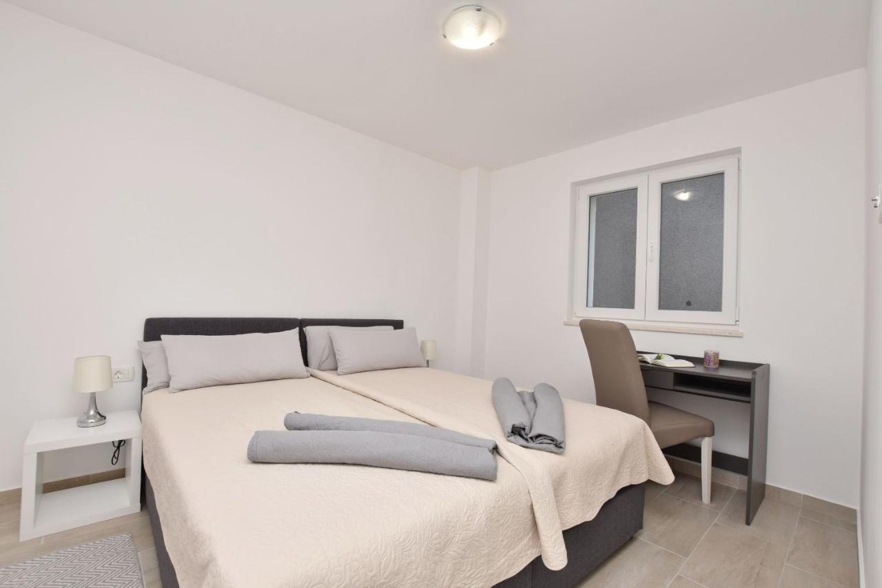 Apartments Danolic Pisak Buitenkant foto