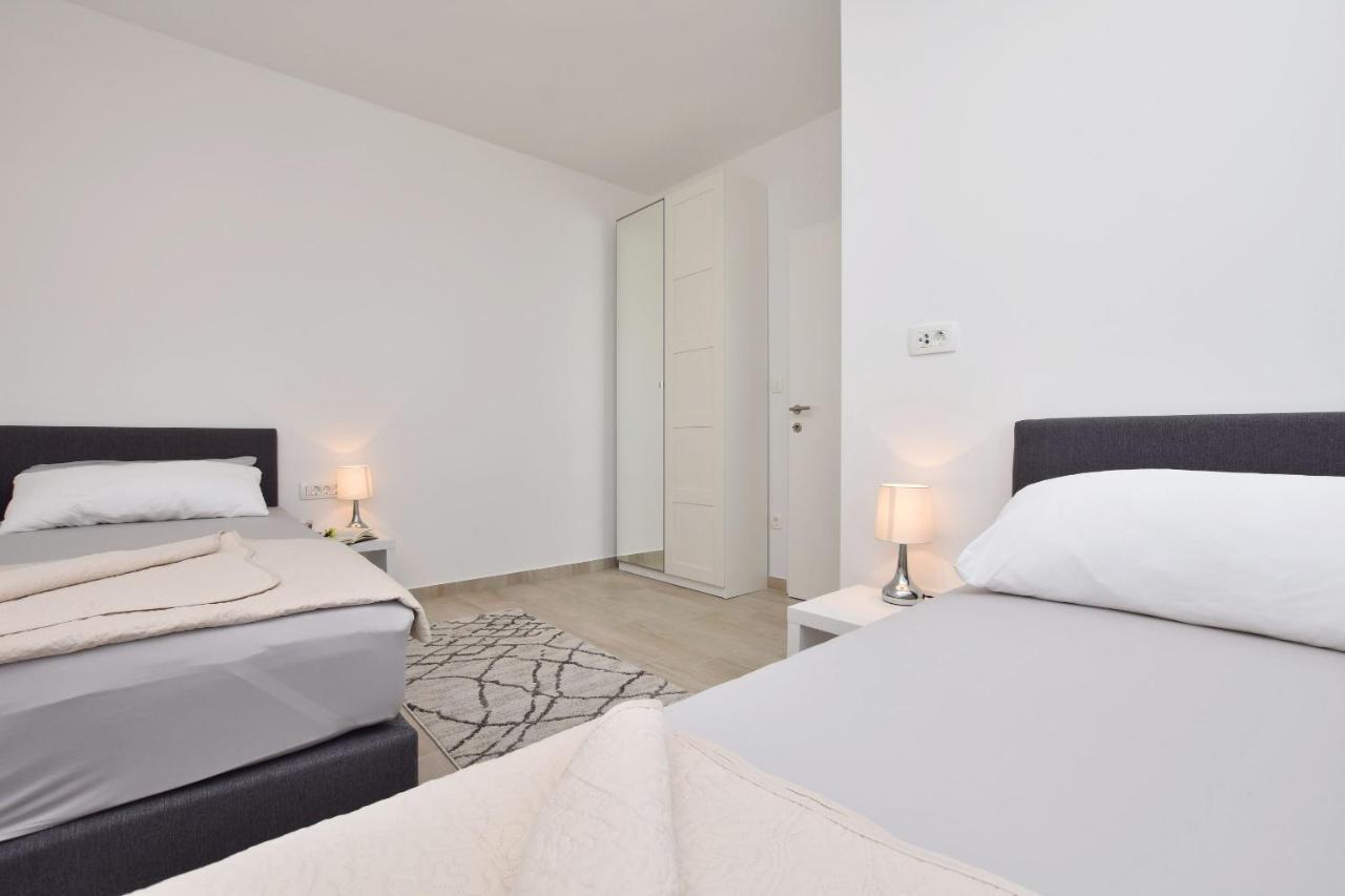 Apartments Danolic Pisak Buitenkant foto