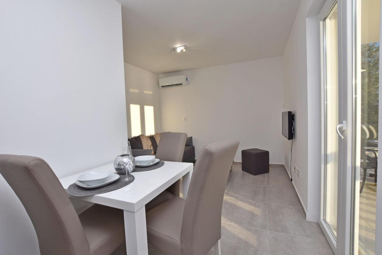 Apartments Danolic Pisak Buitenkant foto